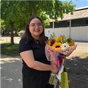 Profesora General Básica con mención en Ciencias Sociales, realizó clases de apoyo a estudiantes de 1° a 4° de todo contenido